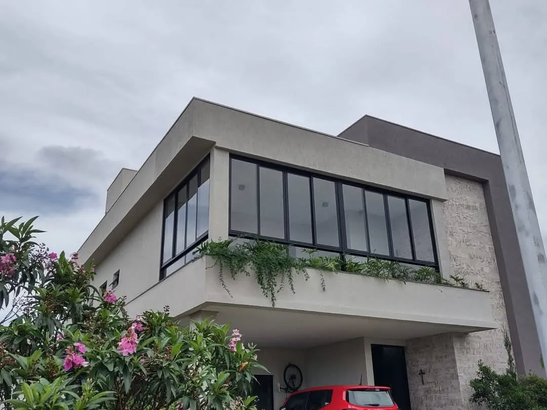 Esquadrias de alumínio em fachada