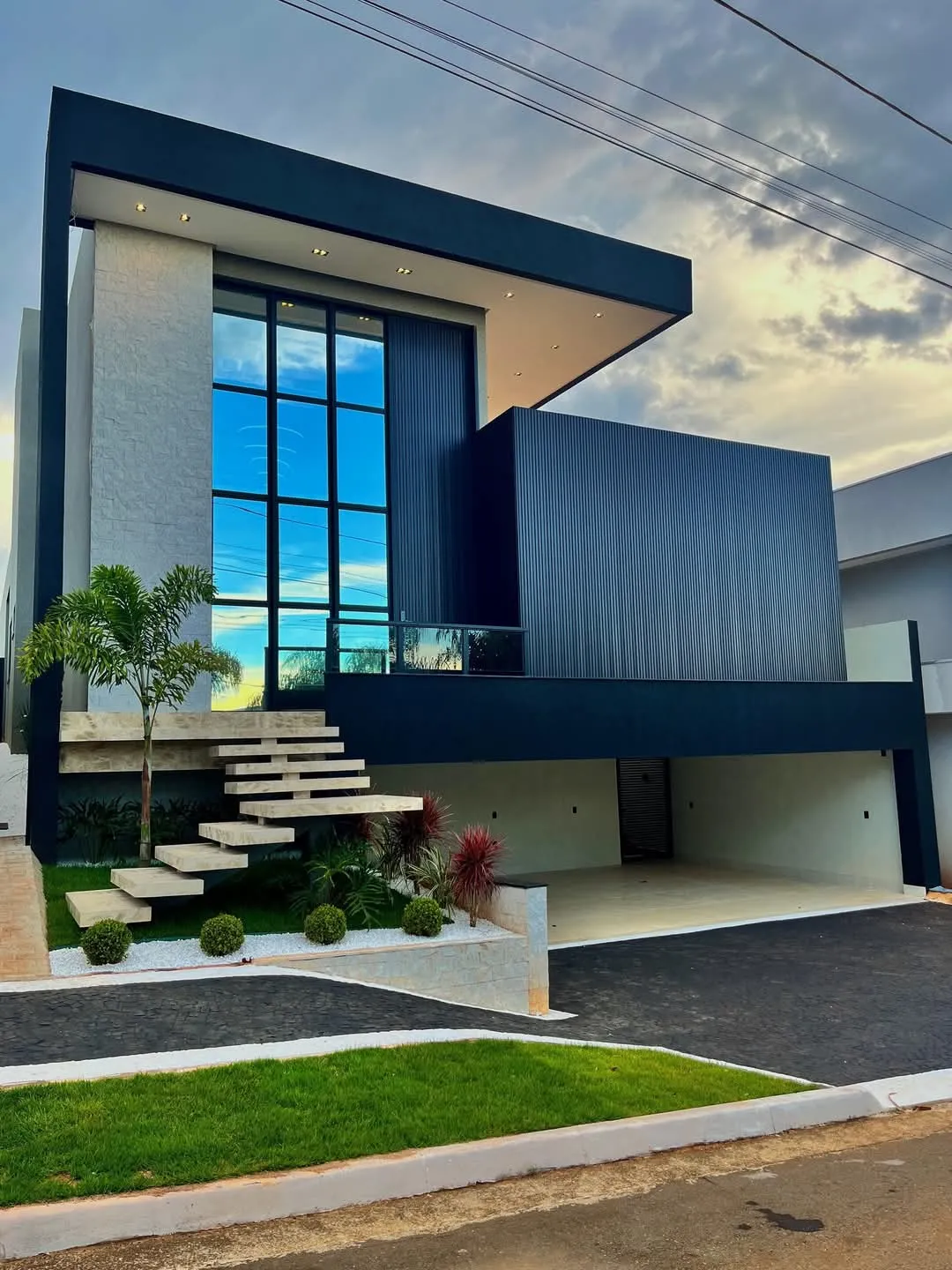 Pele de vidro em estrutura de alumínio