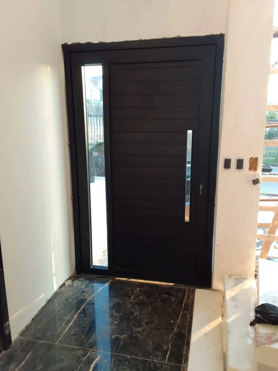 Porta AMC de alumínio sob medida